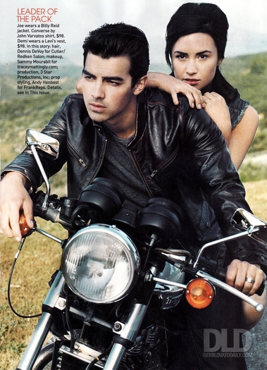 008 - AUGUST 2010 - Teen Vogue Magazine revista