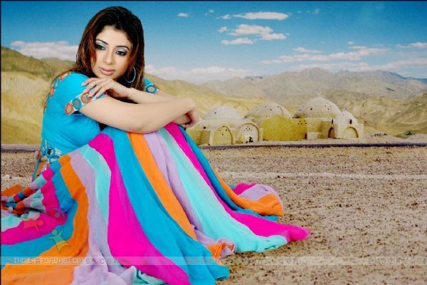 25tbux0 - malin kapoor