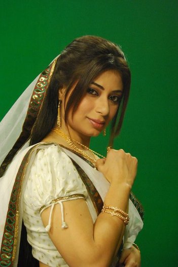 33496427318642352602647 - malin kapoor