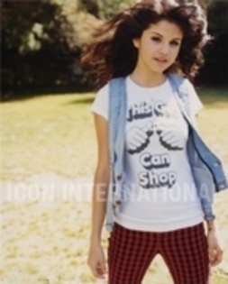 20031397_SRRYHALFV - Selena photo 20