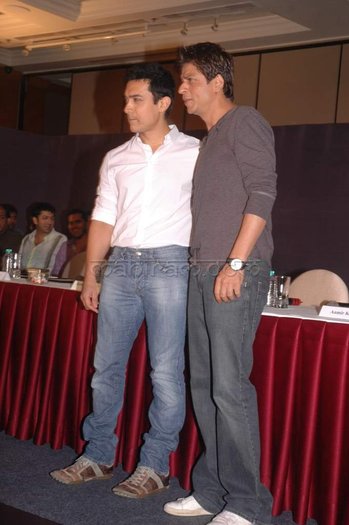 shahrukh-khan-and-aamir-khan-unite-over-multiplex-issue-10 - Aamir Khan