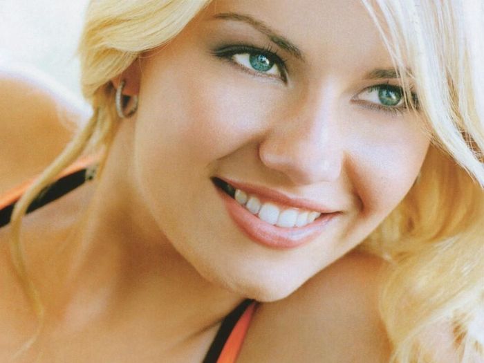 Elisha-Cuthbert-102[1] - Elisha Cutbert