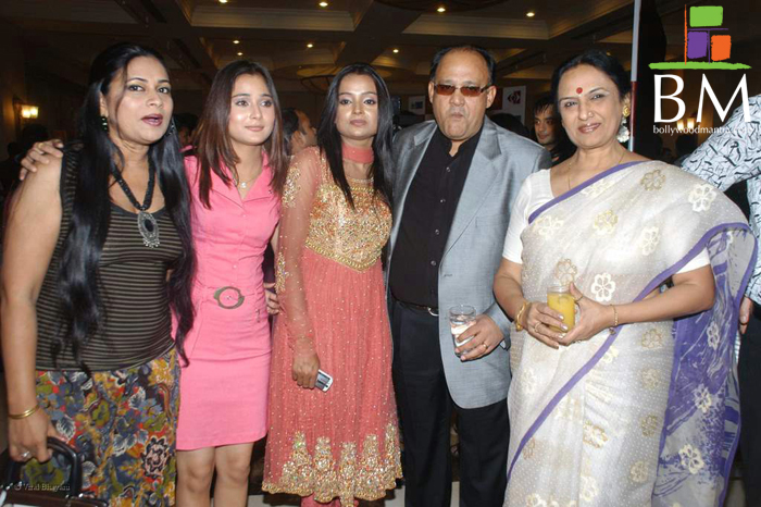 alok-nath_parul-chauhan_sarah-khan___47372 - GHAR EK SAPNA - Alok Nath aka Amarnath