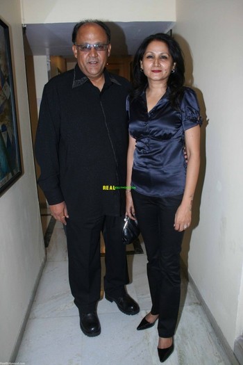 normal_Alok_Nath_with_Wife - GHAR EK SAPNA - Alok Nath aka Amarnath