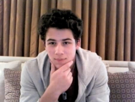 Cambio-live-chat-6-17-nick-jonas-13102004-452-340 - Screencaps