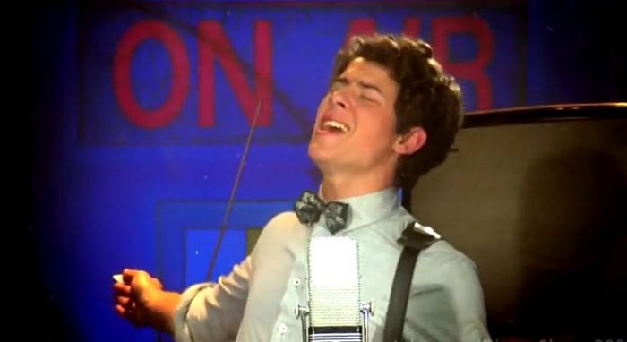 JONAS-LA-Ep-5-American-s-Sweethearts-nick-jonas-14245863-833-454 - Screencaps