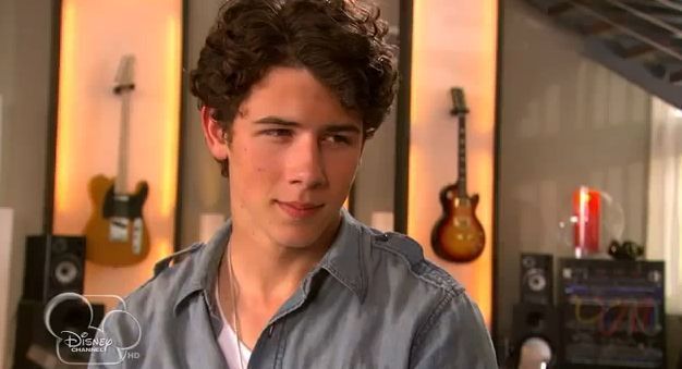 JONAS-LA-ep-5-The-Secret-nick-jonas-14404077-626-339 - Screencaps