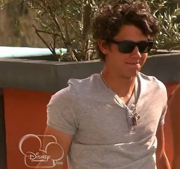 JONAS-LA-ep-5-The-Secret-nick-jonas-14404094-627-336 - Screencaps