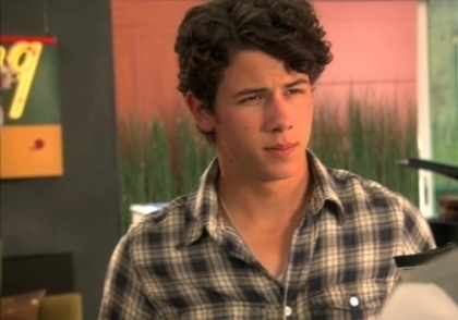 JONAS-LA-Ep-8-Up-in-the-Air-nick-jonas-14899417-500-281 - Screencaps