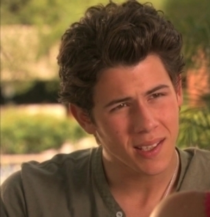 JONAS-LA-Ep-8-Up-in-the-Air-nick-jonas-14899423-500-281 - Screencaps