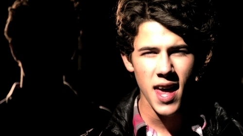 JONAS-LA-Ep-8-Up-in-the-Air-nick-jonas-14899427-500-281 - Screencaps