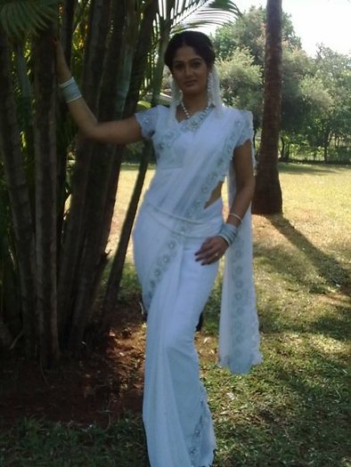 23648_102027129830818_100000705933882_54384_7975101_n - GHAR EK SAPNA - Resham Tipnis Seth aka Trisha