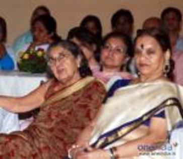 awakening-into-oneness-book-launch15 - GHAR EK SAPNA - Shammi Aunty aka Mama lui Armanaht