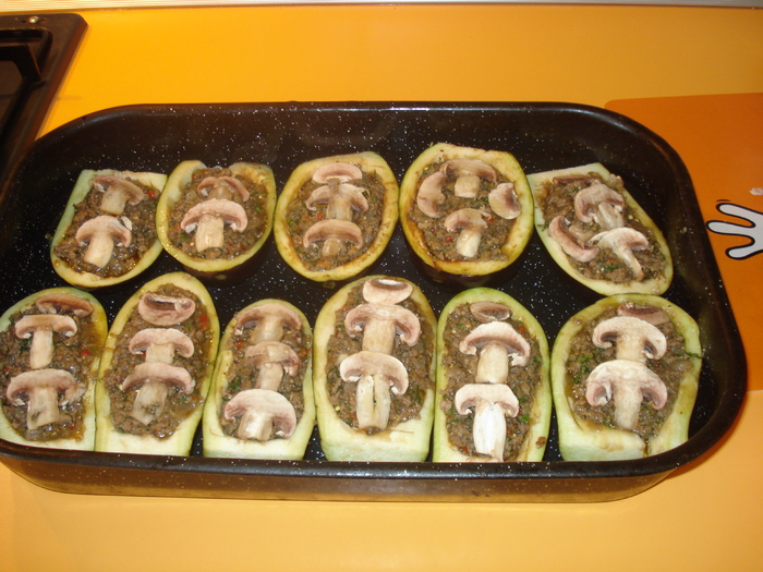 VINETE UMPLUTE CU CARNE SI CIUPERCI