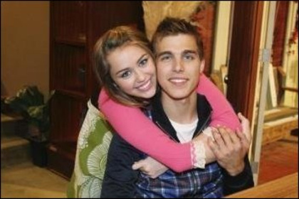 miley and cody - poze cody linley in hannah montana