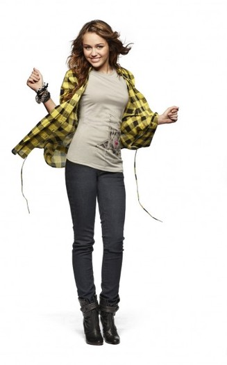 Miley_Cyrus-walmart_photoshoot-HQ_Pictures_004-361x580 - alege tinuta lui Miley preferata