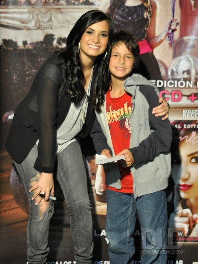 026 - MAY 25TH - Coliseo El Campin - Bogota Colombia MeetANDGreets