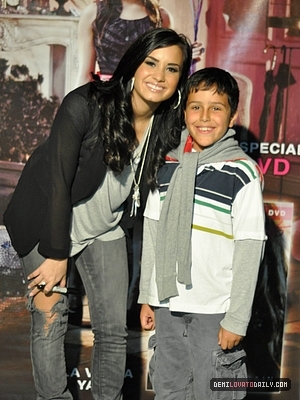 normal_092 - MAY 25TH - Coliseo El Campin - Bogota Colombia MeetANDGreets