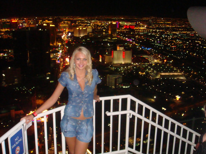 bianca-elena-constantin-on-top-of-the-stratosphere-tower-in-las-vegas-july-26-2009-2 - Bianca Elena Constantin