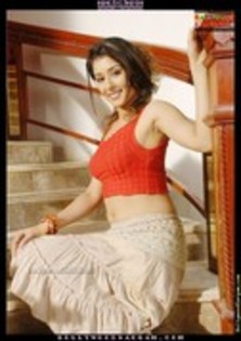 17927041_NHBWRSUVY - zaara actrita