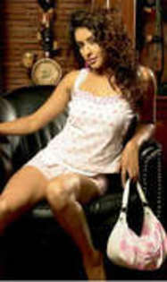 17927054_OMGDZNEWE - zaara actrita