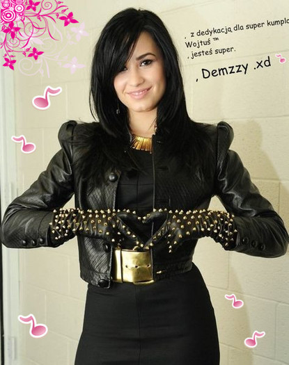 17 - club demi lovato