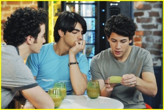 stream.php (13) - poze  Jonas Brothers