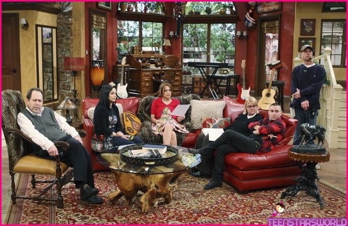 Exclusive_Stills_From_Hannah_Montana_Forever_10 - hannah