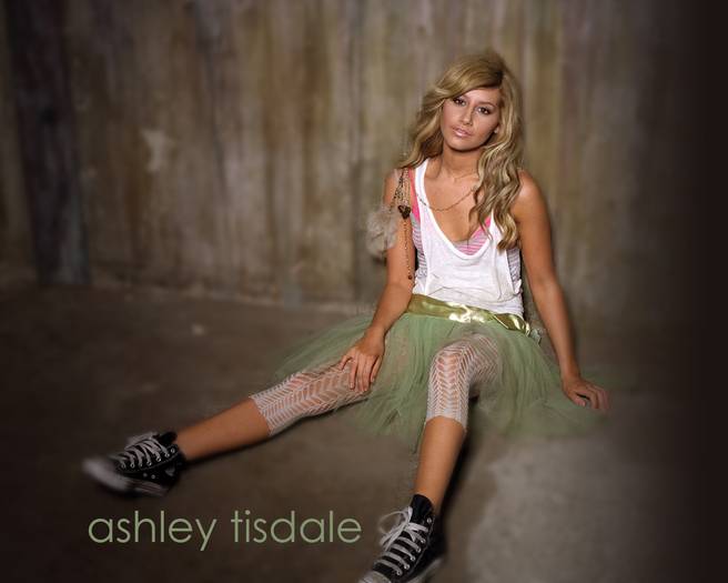 ashley_tisdale_wallpaper_1 - ASHLEY TISDALE