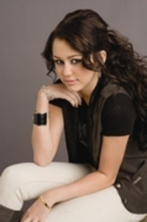 20082083_VYYFOCBZK - a poze sweet cu miley cyrus