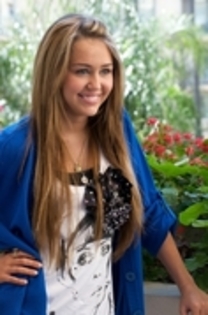 20082469_KMAELQDRZ - a poze sweet cu miley cyrus