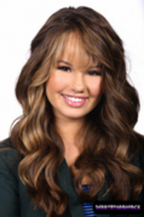  - debby ryan sedinta foto 5