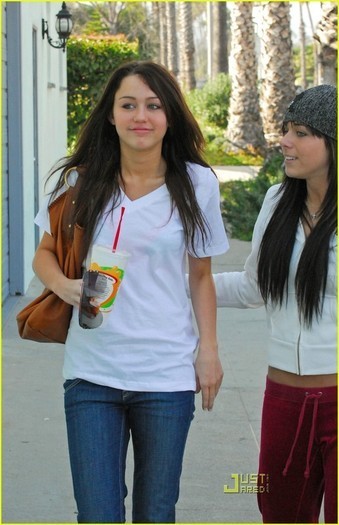 11338621_TXZUJUFXZ - club miley-toate pozele mele cu miley si cu hannah