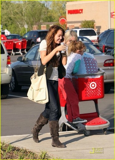 15876438_KHJPSQRGC - club miley-toate pozele mele cu miley si cu hannah