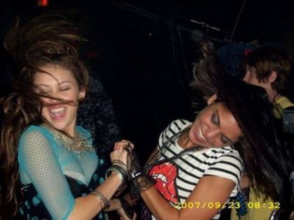 20734655_XFWBFXESI - club miley-toate pozele mele cu miley si cu hannah