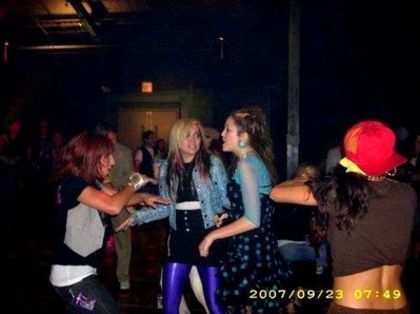 20734680_OVAHEVRAI - club miley-toate pozele mele cu miley si cu hannah