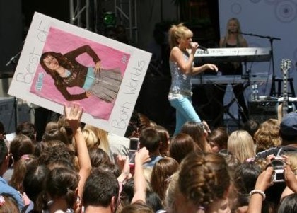 18145616_AERBRVULO - club miley-toate pozele mele cu miley si cu hannah