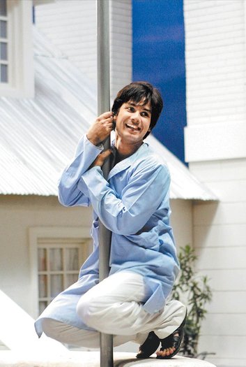 chupchupkesets_002 - SHAHID KAPOOR 3