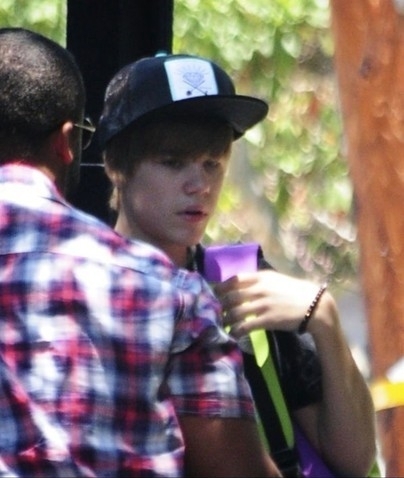  - Justin arrives on his tour from reno nv to los angeles