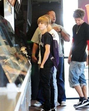  - Justin Bieber Goes To The Boston Market With Some Friends