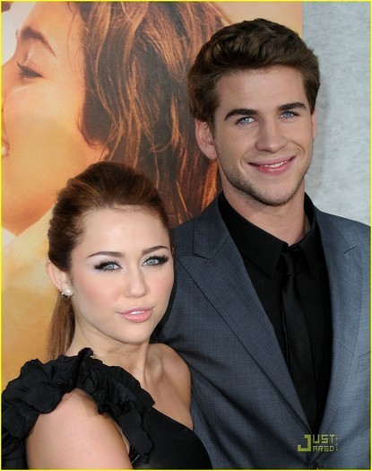 12776163_MGDCGXZTI - club miley-Miley la premierea filmului The Last Song 25 martie 2010