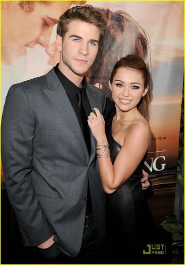 12776168_ABFXSVTMU - club miley-Miley la premierea filmului The Last Song 25 martie 2010