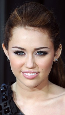 12776246_DXKCANWUE - club miley-Miley la premierea filmului The Last Song 25 martie 2010