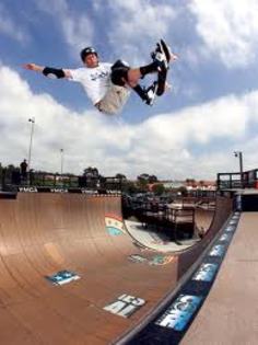 t - tony hawk si rodney mullen