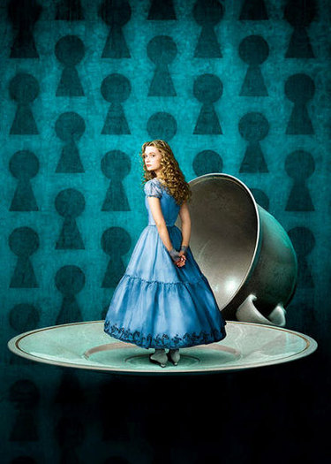 mia-wasikowsky-as-alice-in-alice-in-wonderland