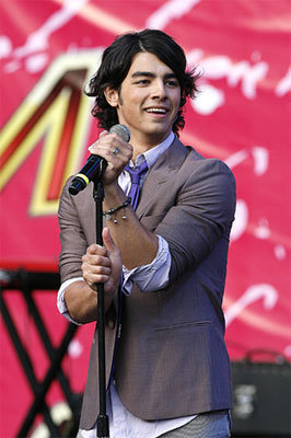 61930_106431262753142_100001588069179_53059_153774_n - Joe Jonas