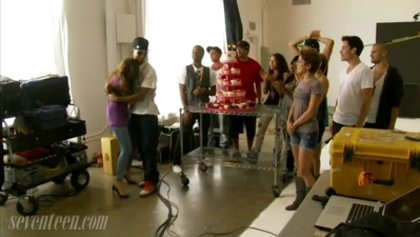 normal_Seventeen_Throws_Miley_Cyrus_A_Surprise_Birthday_Party_flv_000073273