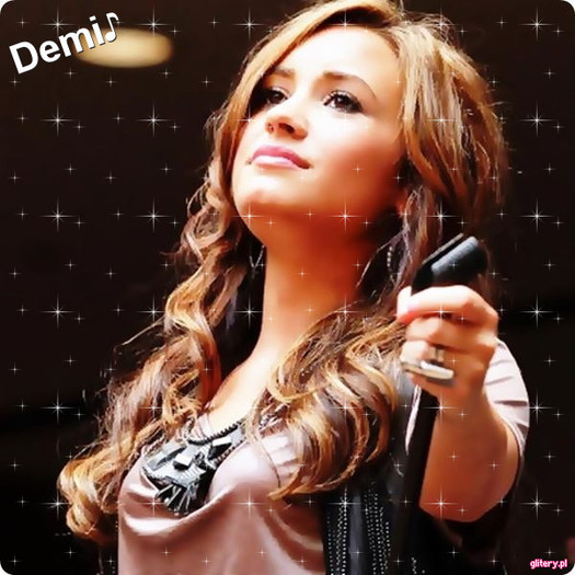 21518958_INJRWPWQN - Demi Lovato