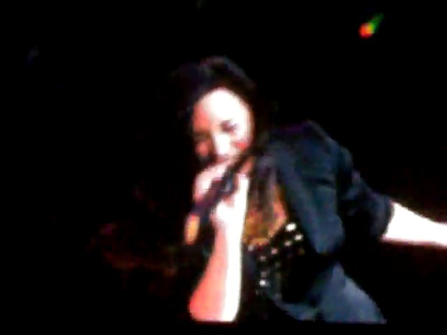 bscap0102 - demi lovato remeber december 3 7 2010