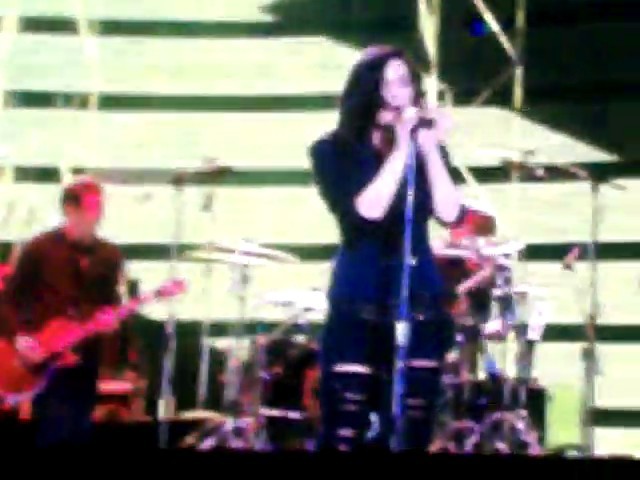 bscap0110 - demi lovato remeber december 3 7 2010